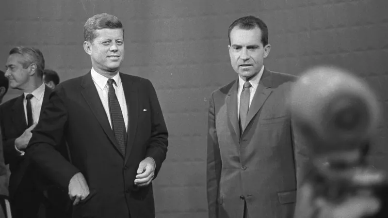 John F. Kennedy e Richard Nixon no estúdio do debate de 1960